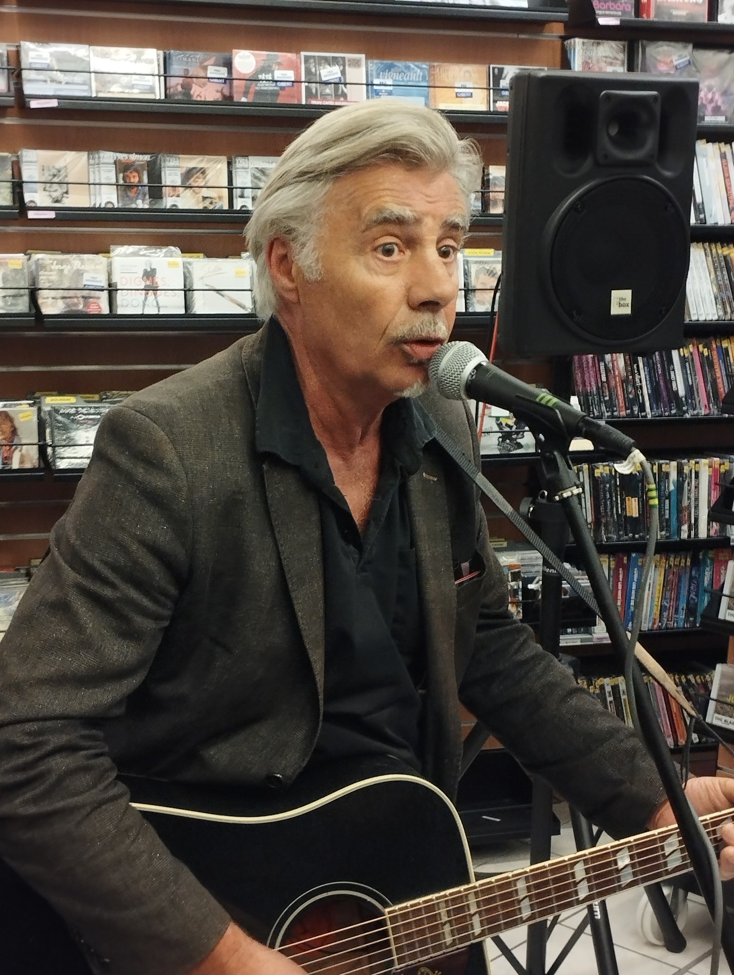 Glen Matlock w 2023 roku. Basista Sex Pistols zastępował w Blondie kontuzjowanego Leigh Foxxa, a potem został w studiu