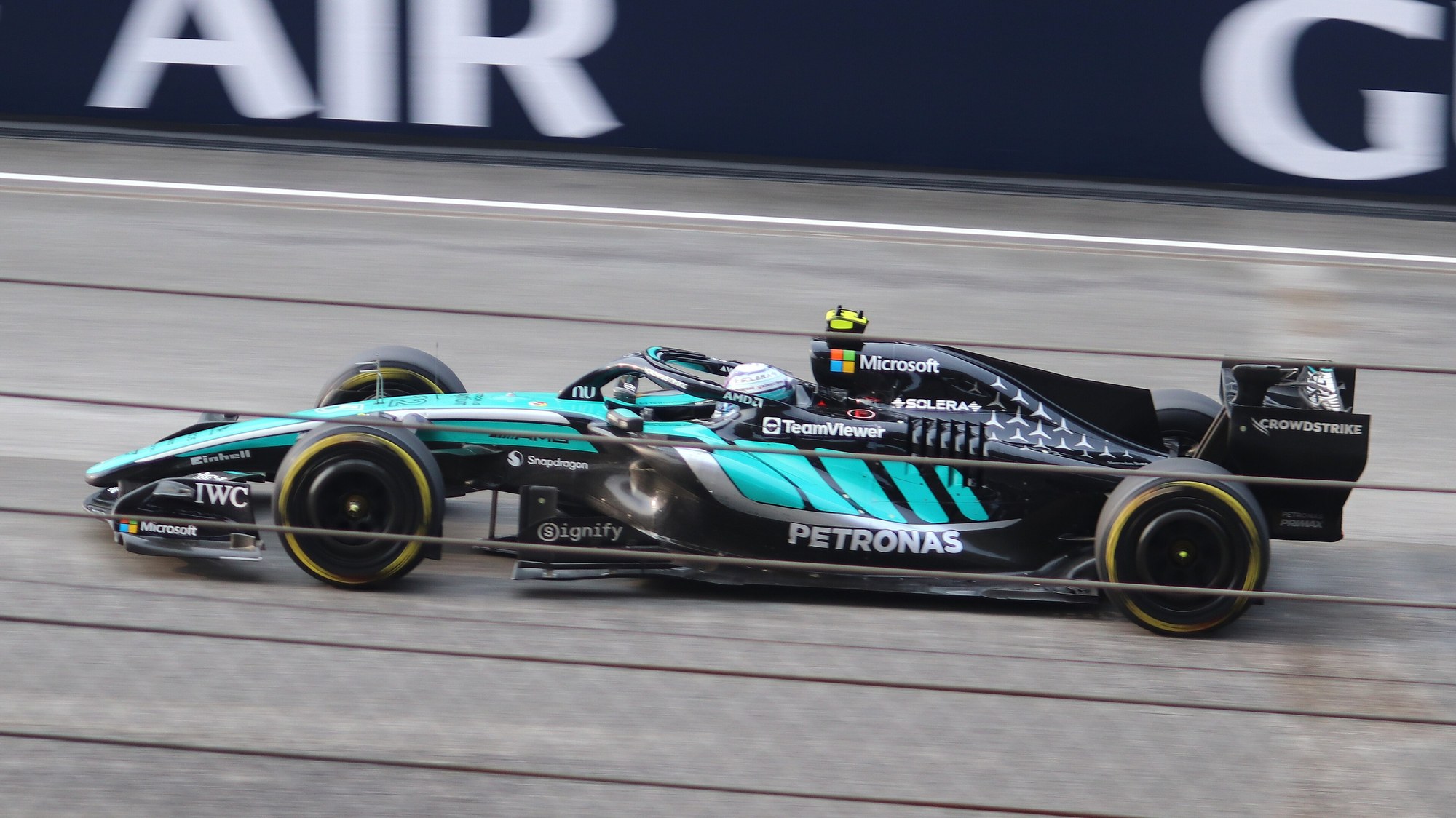 Mercedes W17 Antonellego w Sepang, gdzie rozegrano przeniesione Grand Prix Bahrajnu. Tam zespół wprowadził duży pakiet poprawek, który w pierwszym starcie zawiódł