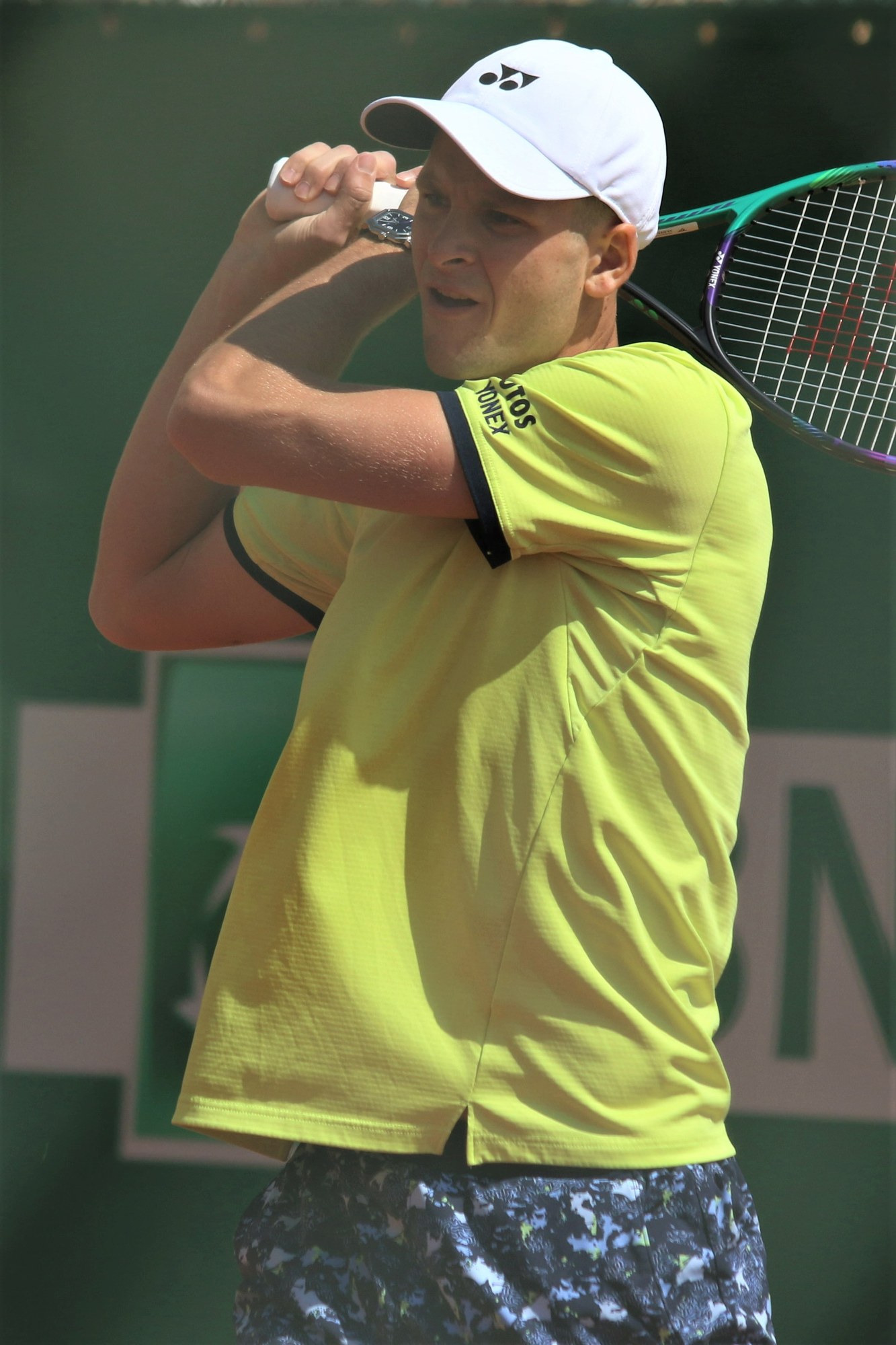 Hubert Hurkacz w Monte Carlo, kwiecień 2022 - ponad dwa lata przed upadkiem na Wimbledonie, po którym zaczęła się jego walka z kolanem