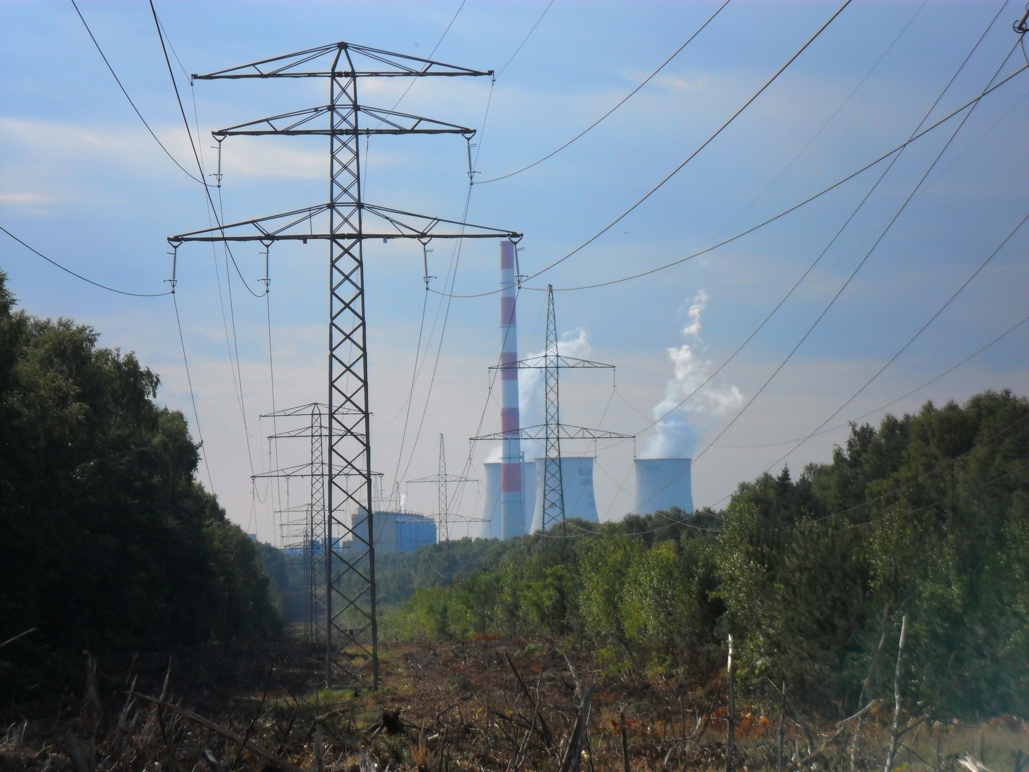 Jaworzno, Elektrownia Jaworzno III widziana od południa. W tym śląskim mieście ma powstać Polski Hub Elektromobilności - fabryka aut, centrum inżynieryjne i zaplecze badawcze