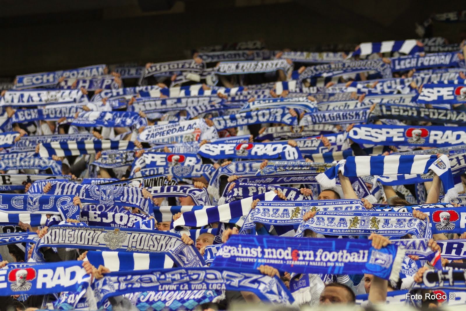 Szaliki kibiców Lecha. W czwartek przy Bułgarskiej Liga Europy, w niedzielę wyjazd na Łazienkowską