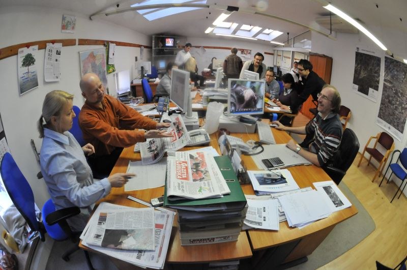 Redakcja „Gazety Lubuskiej”, 2011 rok. Lokalne dzienniki żyją z ruchu z mediów społecznościowych i to one mają najmniej siły negocjacyjnej wobec platform