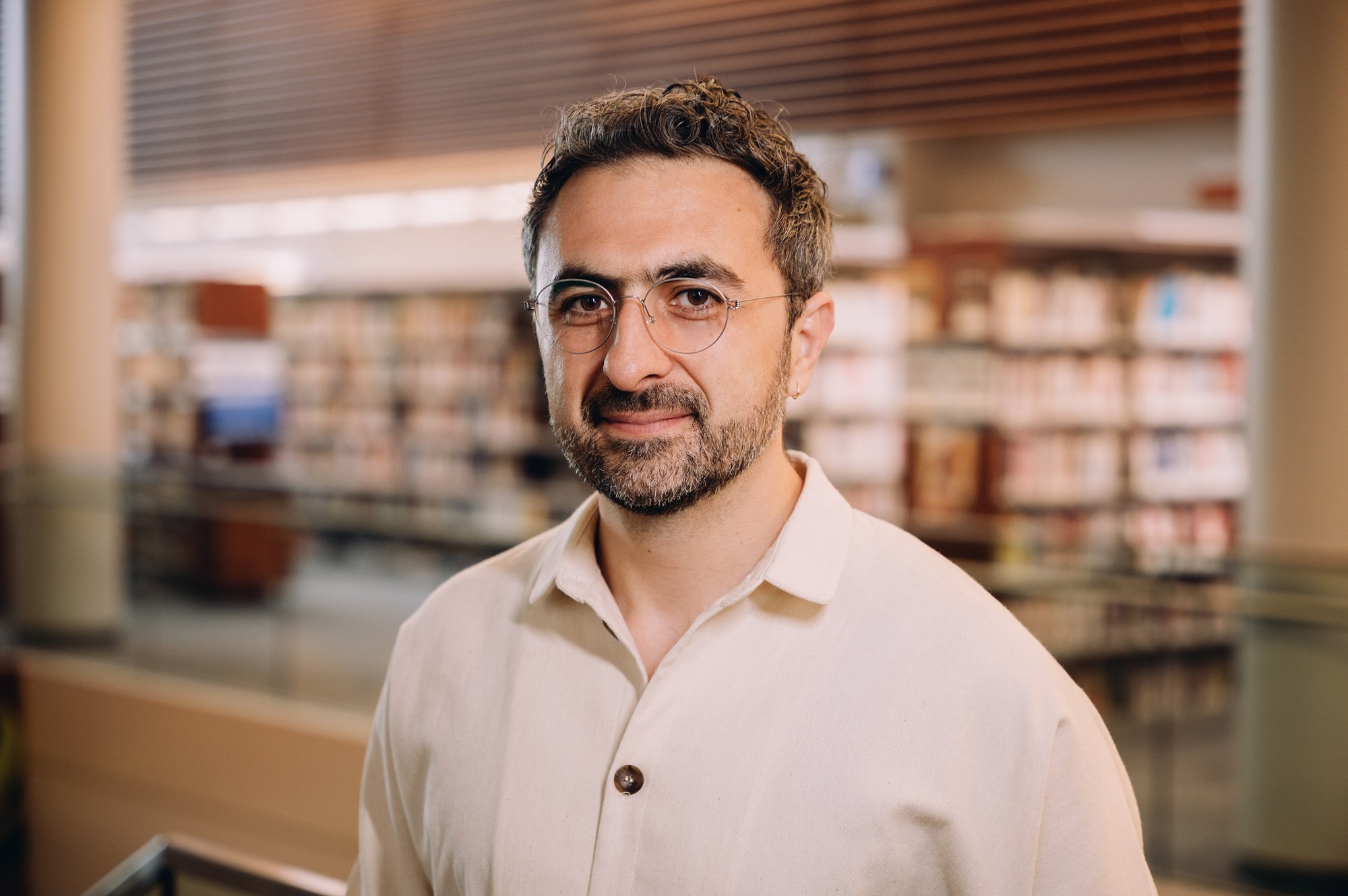 Mustafa Suleyman, szef Microsoft AI. To jego zespół trenuje modele z rodziny MAI, a on sam lubi mocne porównania z OpenAI