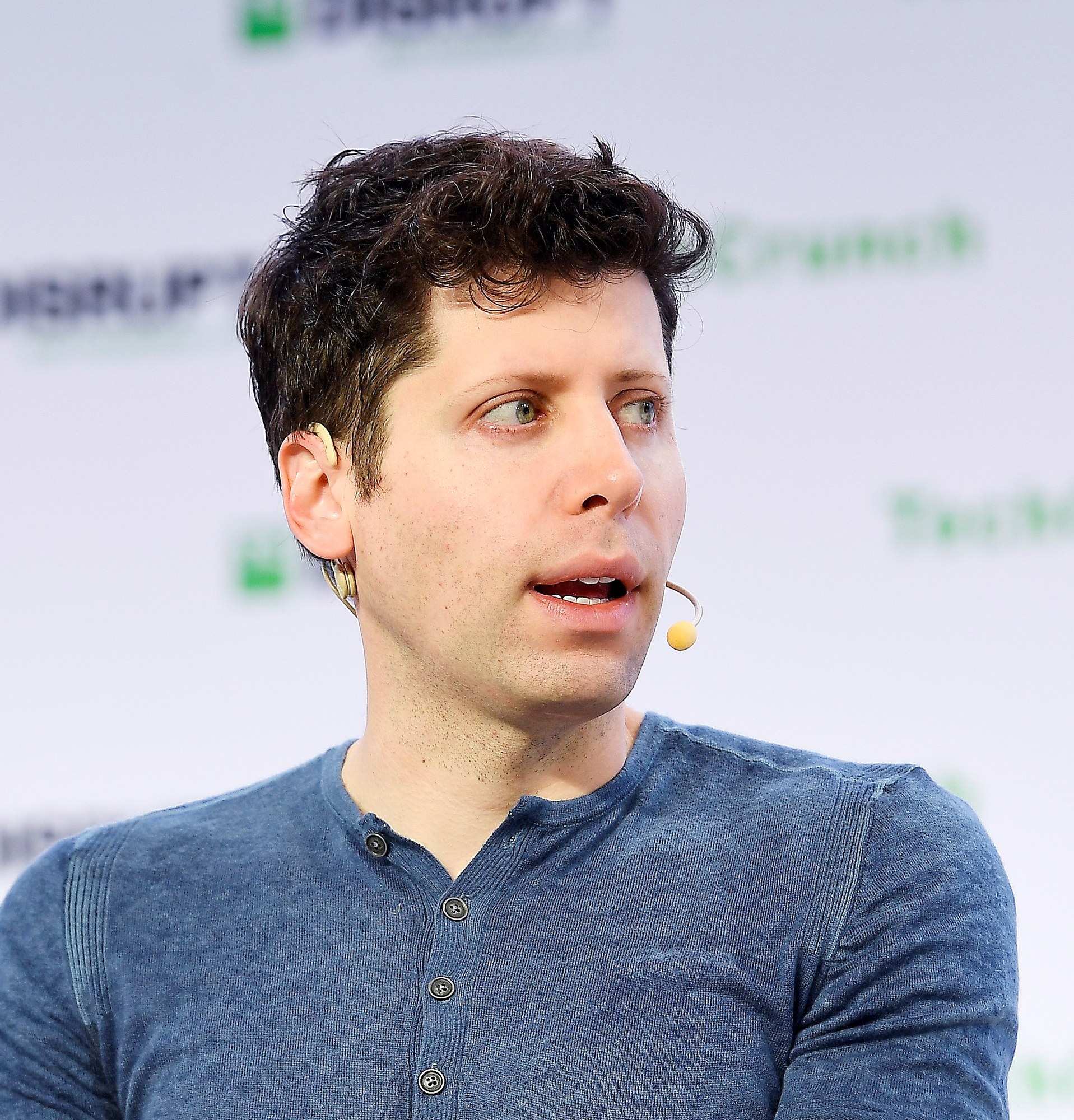 Sam Altman, prezes OpenAI, na konferencji TechCrunch Disrupt w San Francisco w 2019 roku. Petycja Iowa poświęca stylowi kierowania firmą cały rozdział