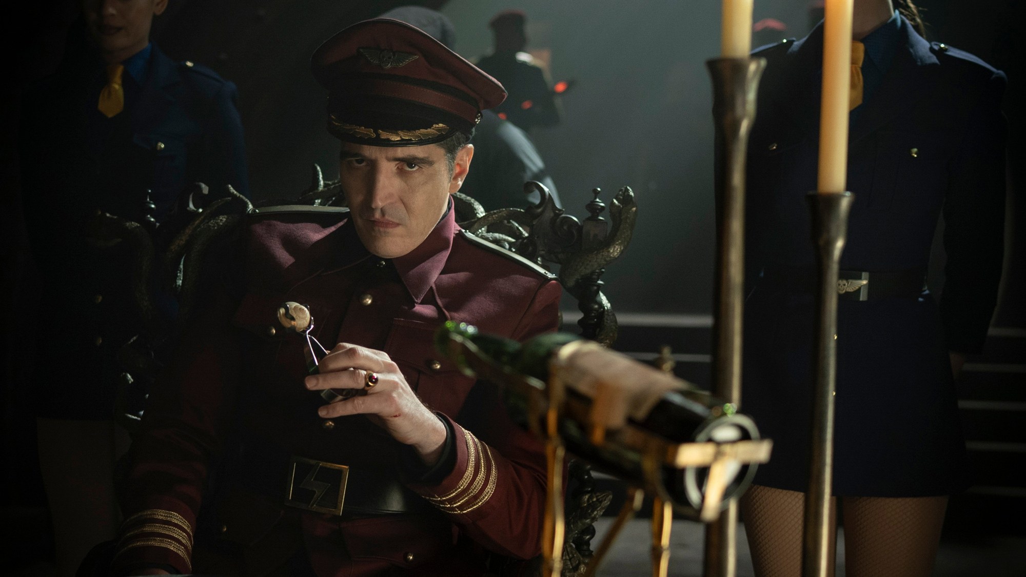 M. Bison (David Dastmalchian). Rolę, którą w 1994 roku zagrał Raul Julia, Dastmalchian buduje bardziej na obrzydzeniu niż na kampie - co jedni recenzenci chwalą, a inni uważają za największy błąd obsady