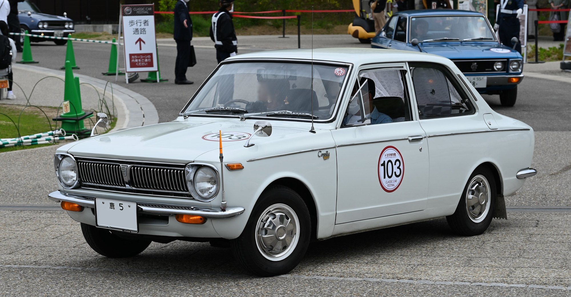 Toyota Corolla 1200 z 1969 roku - jedna z pierwszych generacji modelu, który trafił do sprzedaży w 1966 roku.