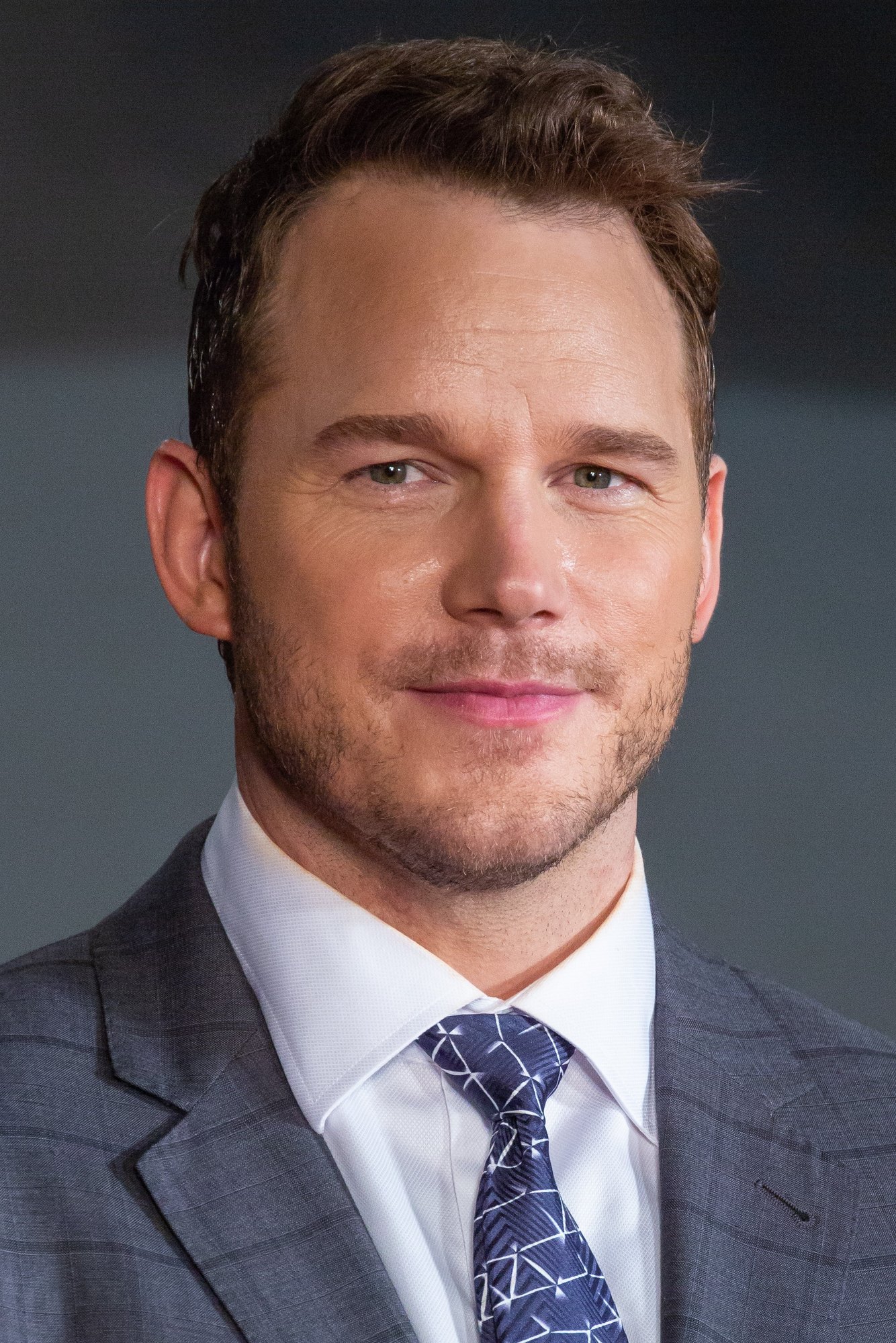 Chris Pratt na czerwonym dywanie premiery filmu „Jurassic World: Upadłe królestwo” w Tokio.
