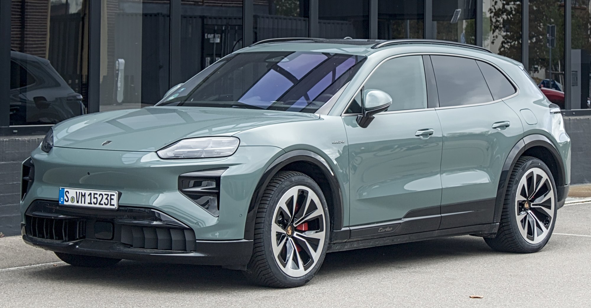 Porsche Cayenne Electric Turbo w Ludwigsburgu.